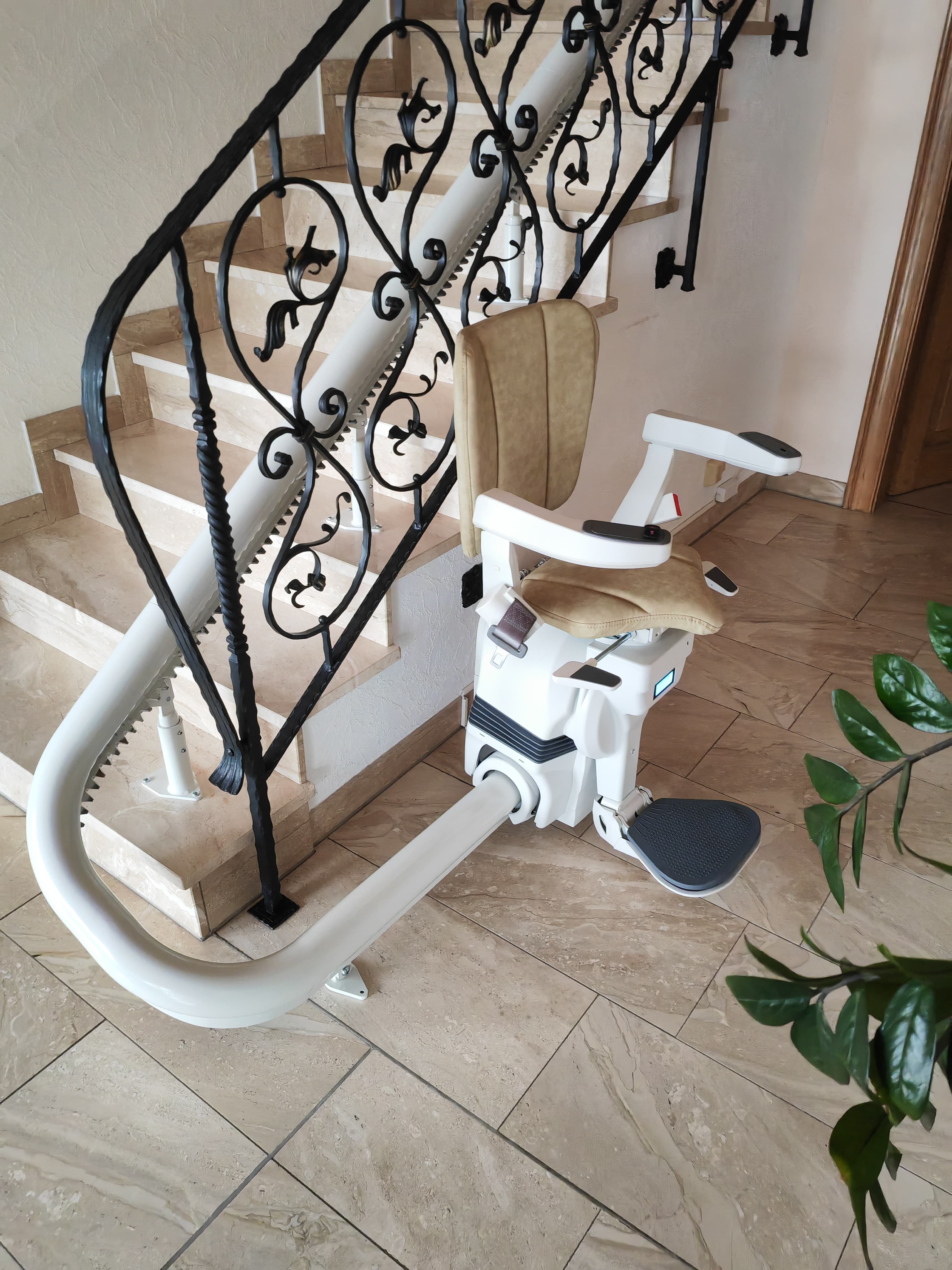 Kurvige Treppenlifte von PrimaLift